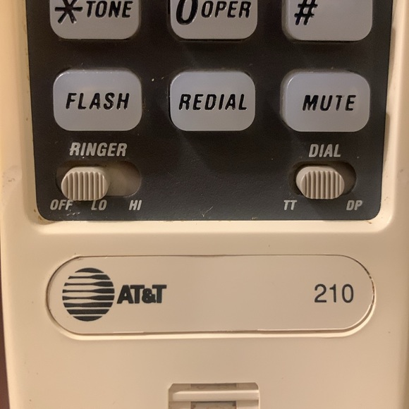 AT&T TRIMLINE WALLMOUNT OR TABKETOP PUSHBUTTON PHONE, VINTAGE. - Picture 10 of 12